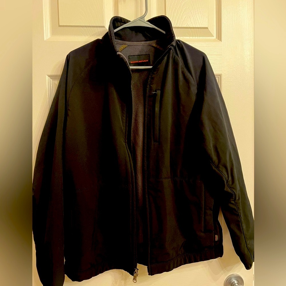 Banana Republic size SMALL! Black size small Banana Republic warm/active coat!